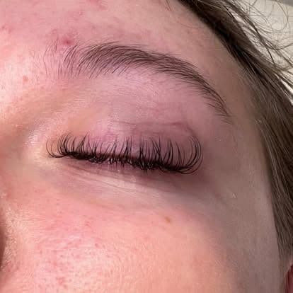 Single lashes hos Klinik Luné
